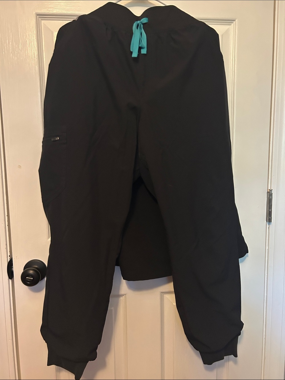 Figs Technical collection Black Joggers with V-neck scrub top, XL